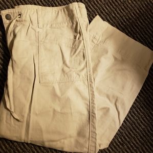 BNWOT tan capris size 12m